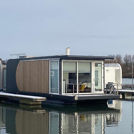 Hotel Houseboat Trinidad Maastricht Zewnętrze zdjęcie