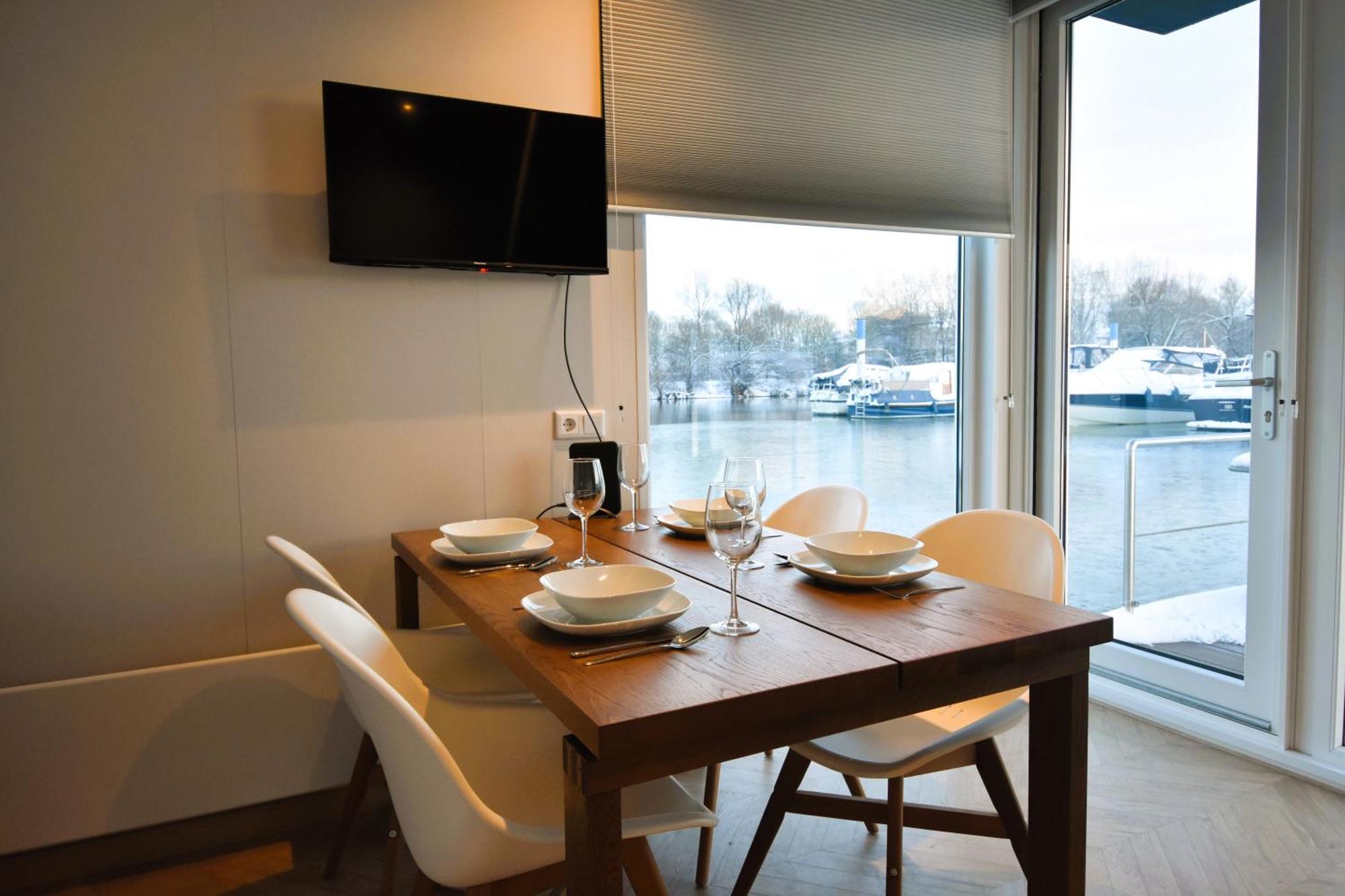 Hotel Houseboat Trinidad Maastricht Zewnętrze zdjęcie