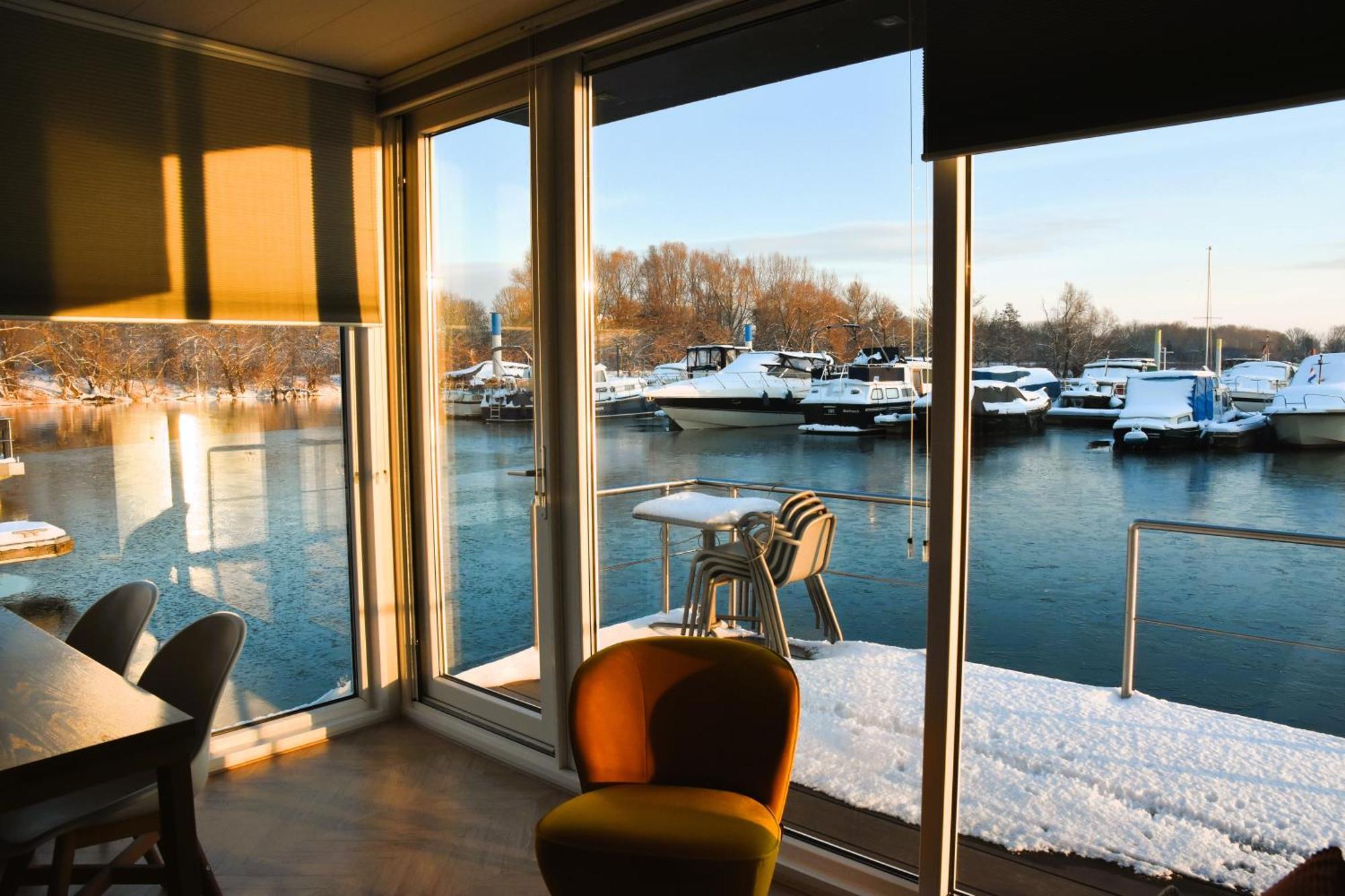Hotel Houseboat Trinidad Maastricht Zewnętrze zdjęcie